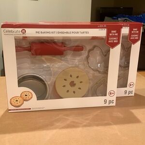 NWT Bundle 🍂 (x2) Celebrate It Leaf Pie Baking Kit